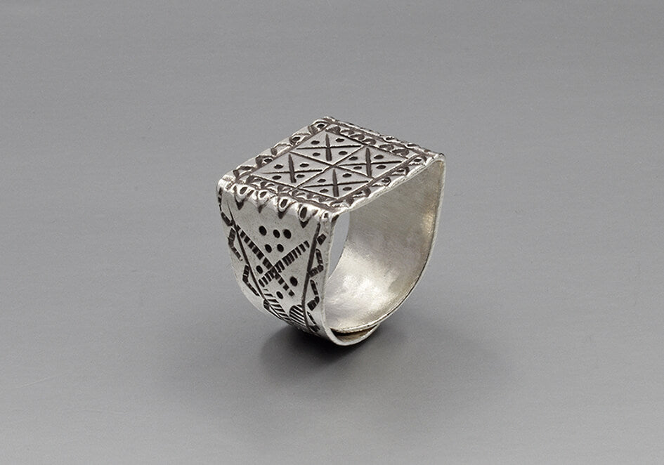 Motif Signet Ring