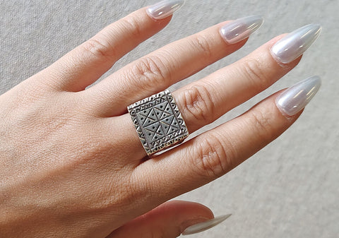 Motif Signet Ring